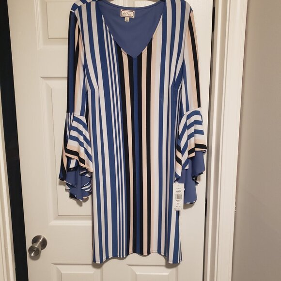 IVY ROAD large bell flare sleeve boho dress - Picture 2 of 6